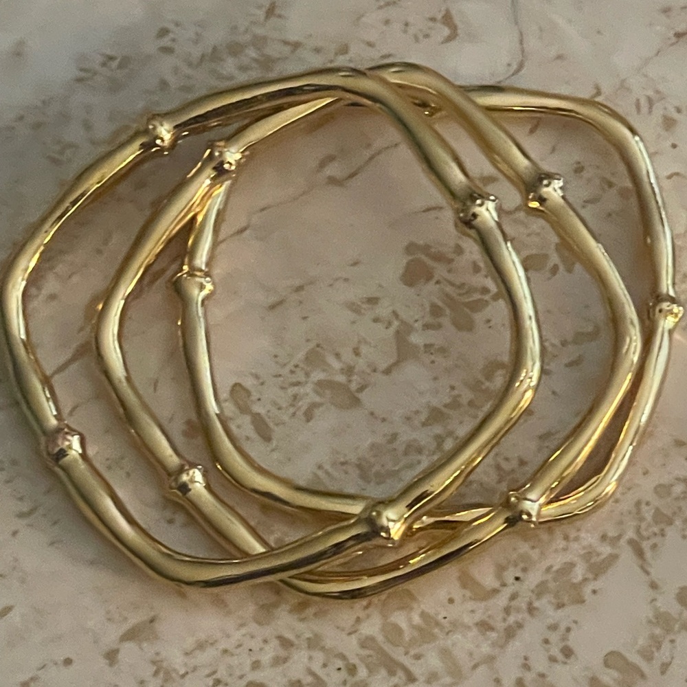 Lilly Pulitzer rare Hip to be square gold tone bamboo bracelet set